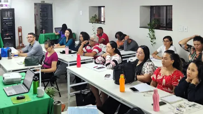 Participantes durante aula do curso presencial